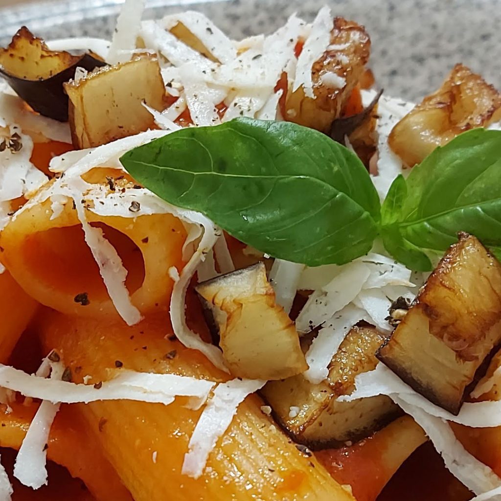 rigatoni alla norma dettaglio